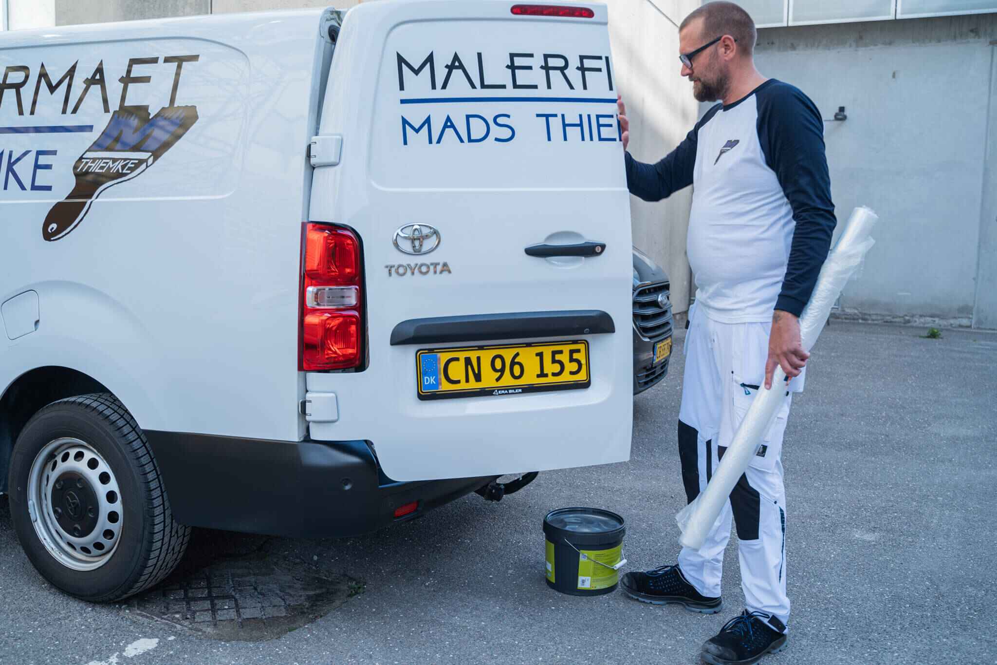 Materialer klargjort til malerarbejde i Hillerød