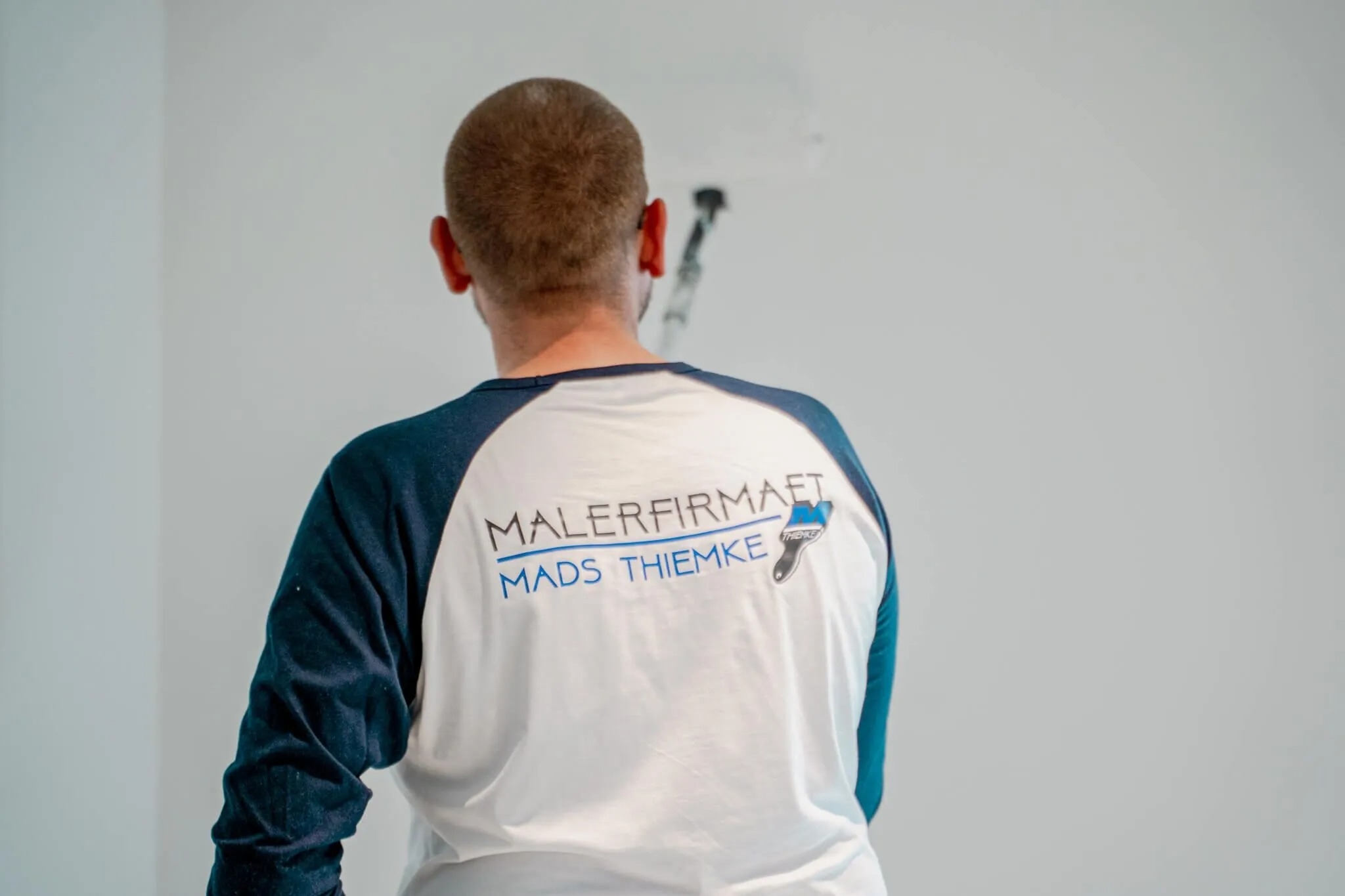 Maler i Nordsjælland på opgave hos kunde